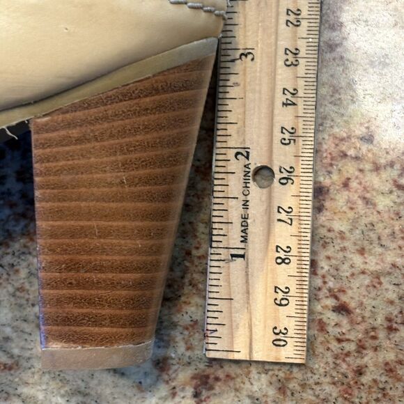 Stuart Weitzman  6M Leather  Gold W/Turquoise Medallion NWT  Spot On Toe - Picture 9 of 16